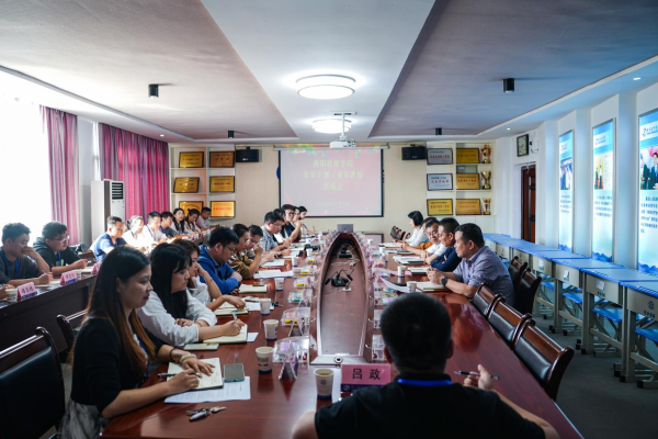 学院召开青年干部·青年教师座谈会