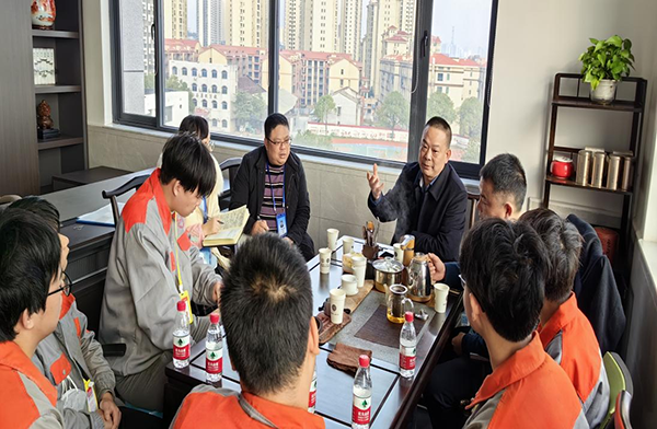 廖与飞深入交通工程学院联点班级调研